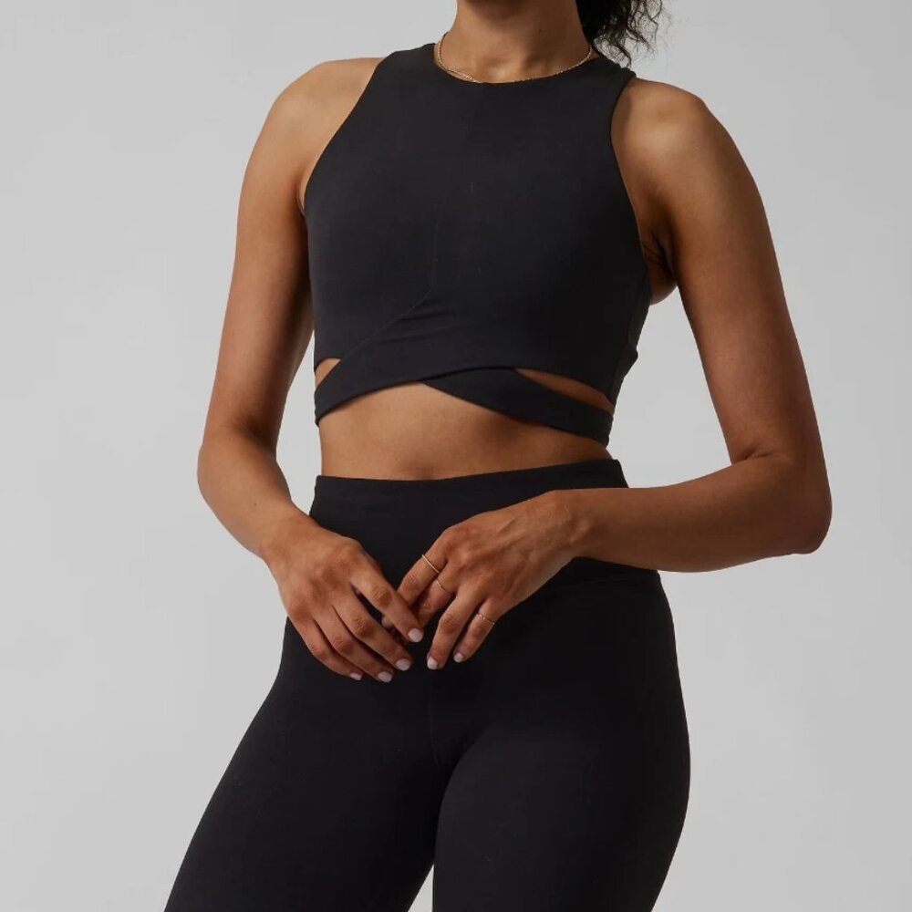 NWT ATHLETA M Black Conscious Cut Out Crop Top Sports Bra D - DD